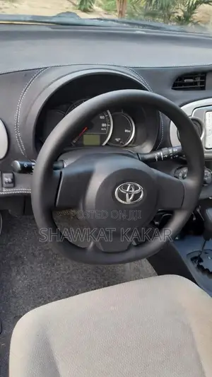 Toyota Vitz 1.3 AWD 3dr 2014 Gray
