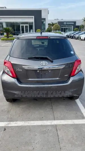 Toyota Vitz 1.3 AWD 3dr 2014 Gray