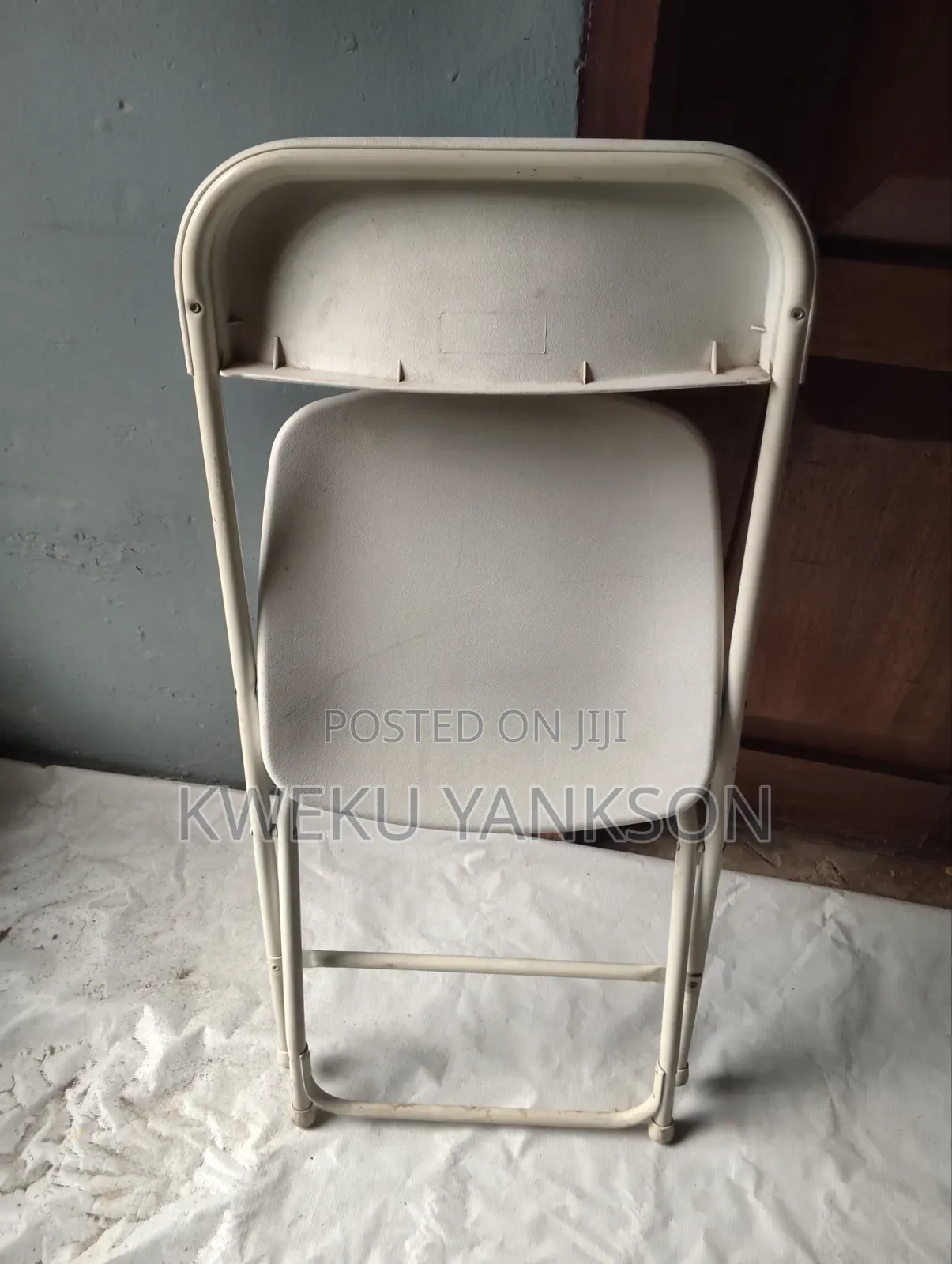 Foldable Plastic Chairs (6)