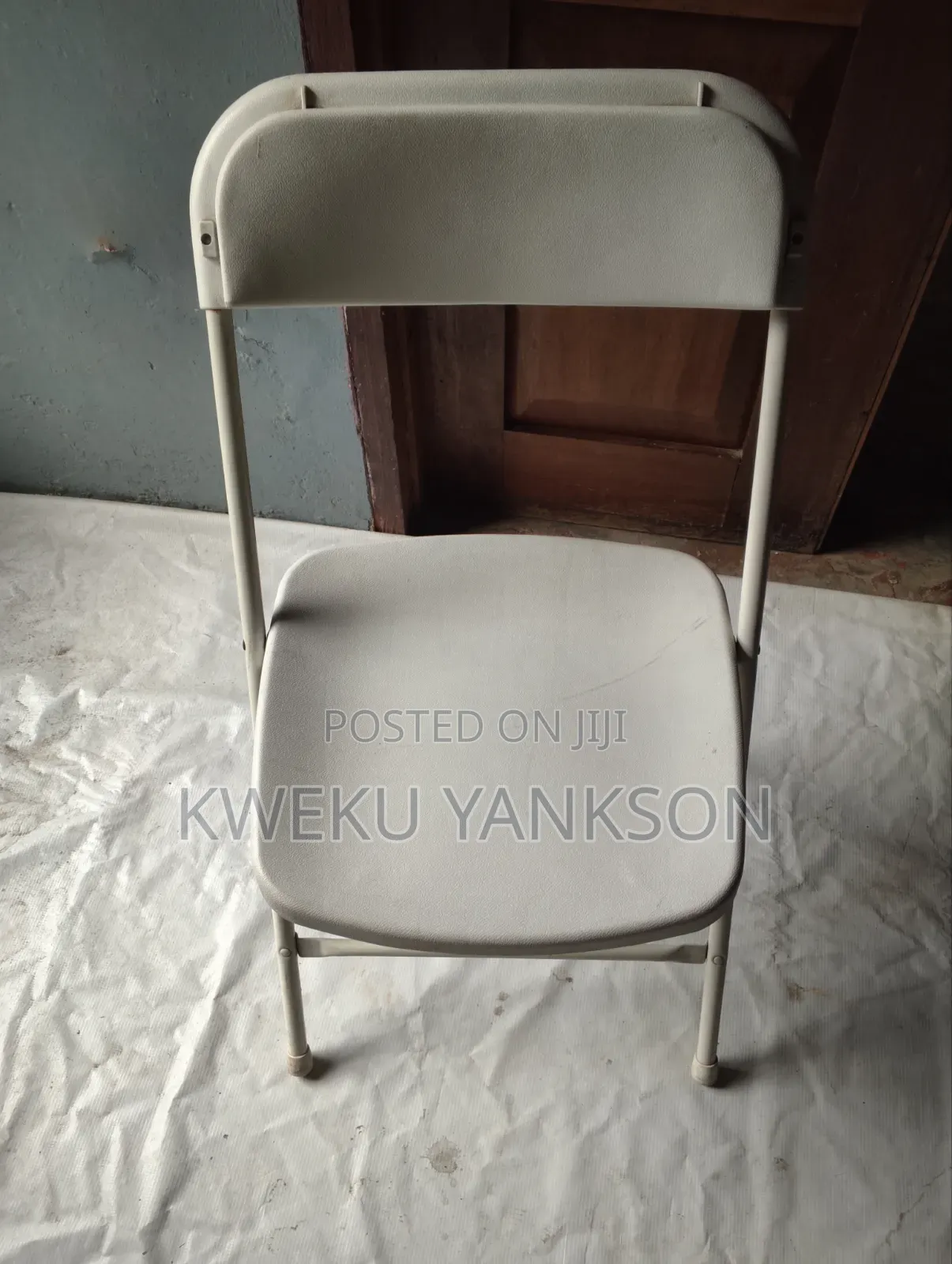 Foldable Plastic Chairs (6)