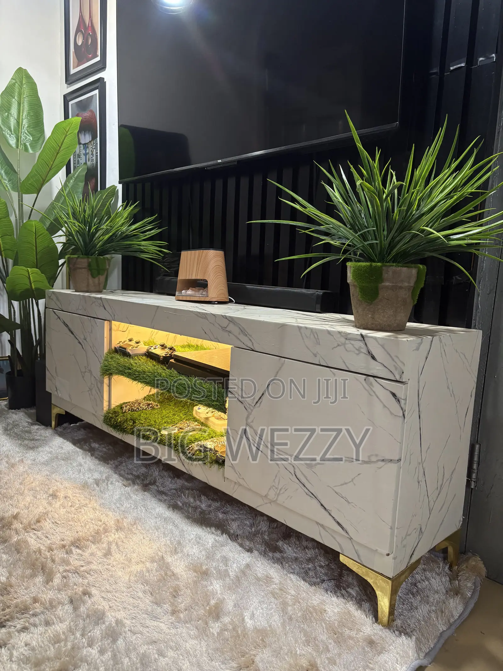 TV Stand Slightly Use for Sale