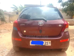 Toyota Vitz 1.5 FWD 5dr 2010 Burgundy