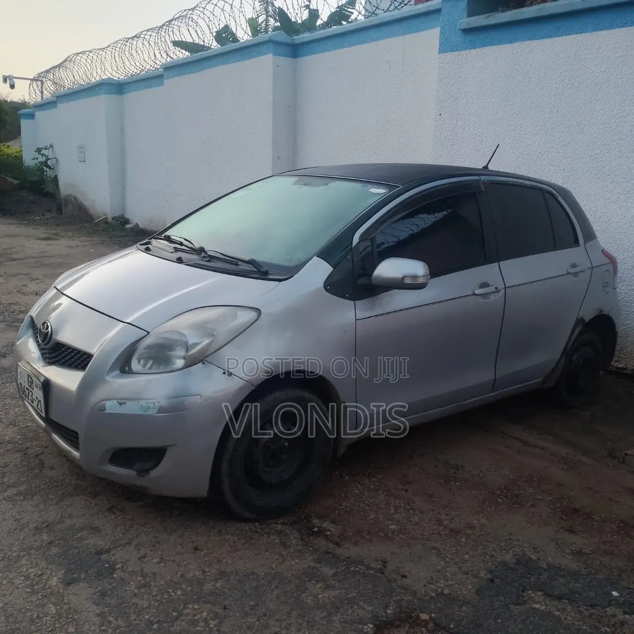 Toyota Vitz 1.3 FWD 3dr 2010 Gray