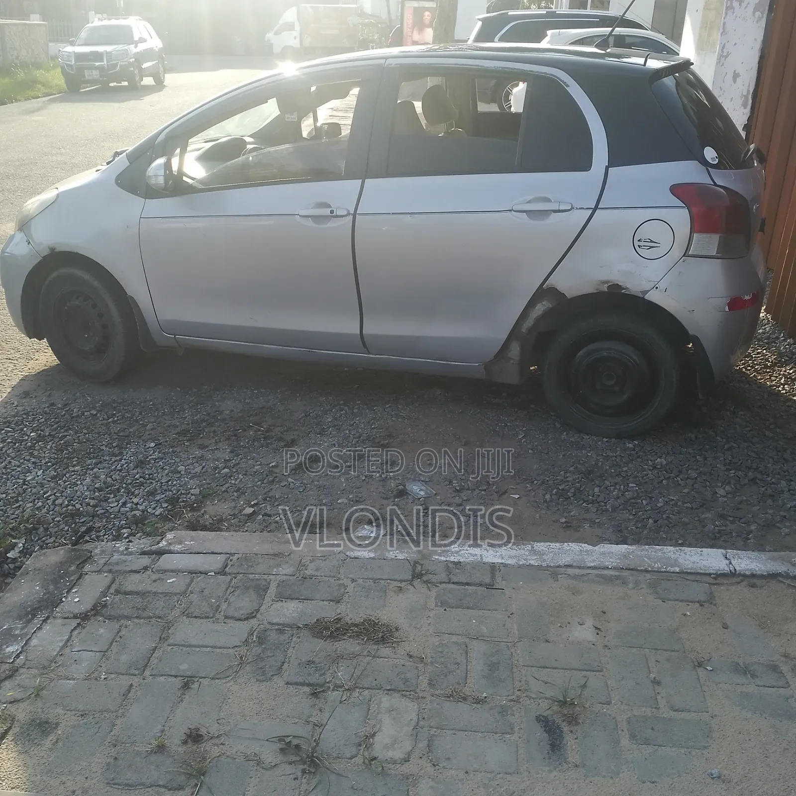 Toyota Vitz 1.3 FWD 3dr 2010 Gray