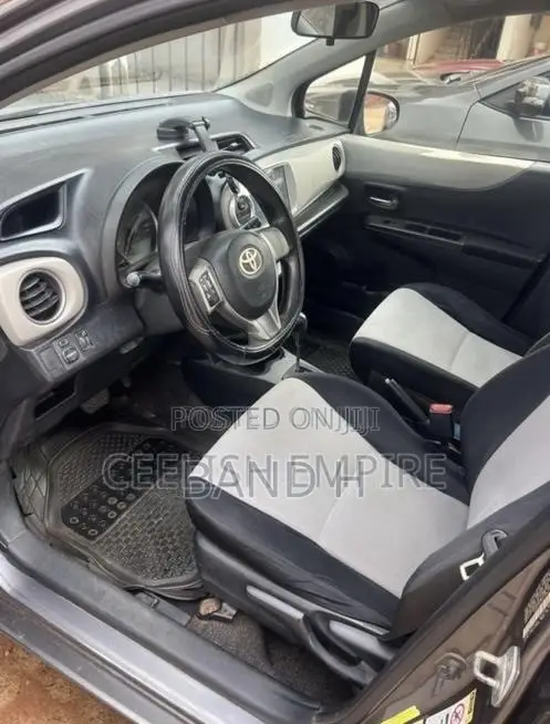 Toyota Yaris 2013 Gray