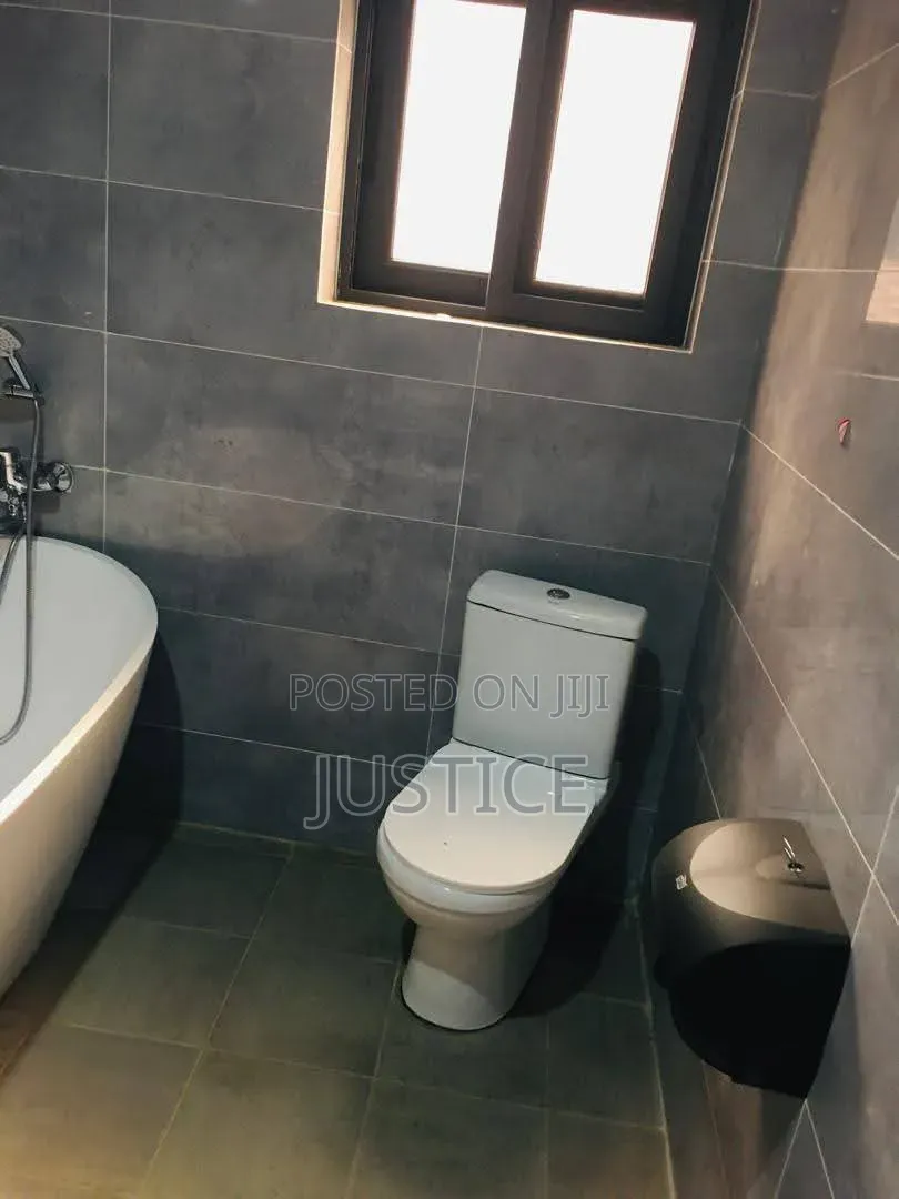 4bdrm Townhouse / Terrace in Adjiringanor, Otano for rent