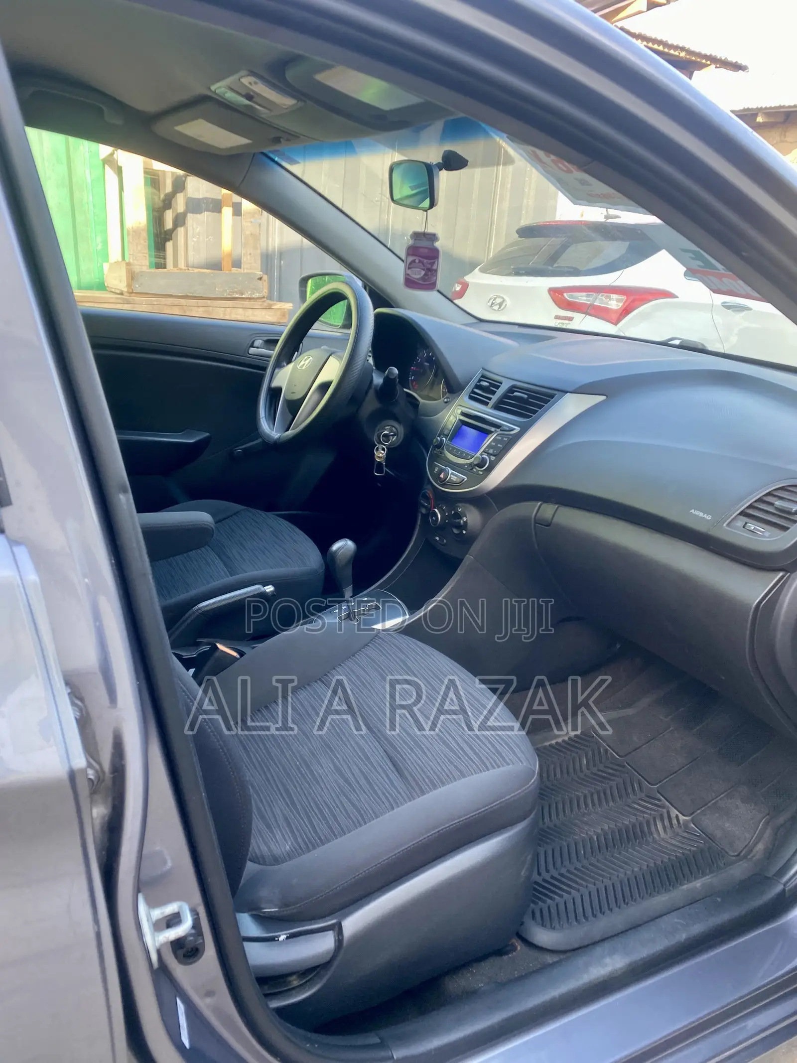 Hyundai Accent SE Hatchback 2016 Gray