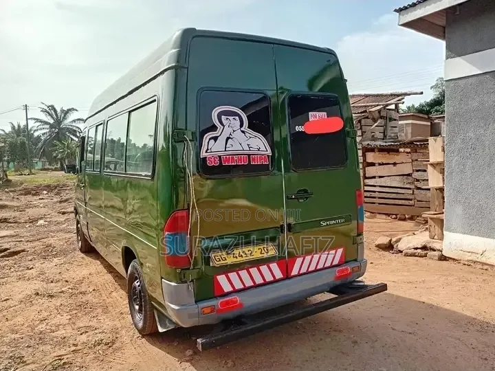 Mercedes-Benz Sprinter 2010 Green