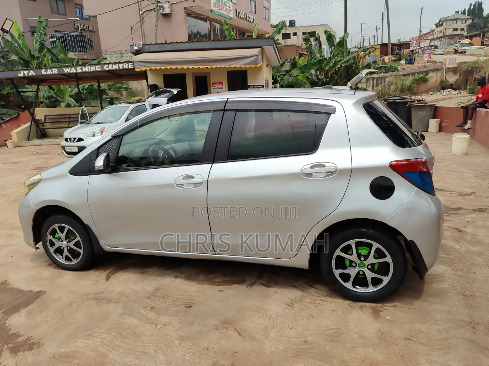 Toyota Vitz 2012 Silver
