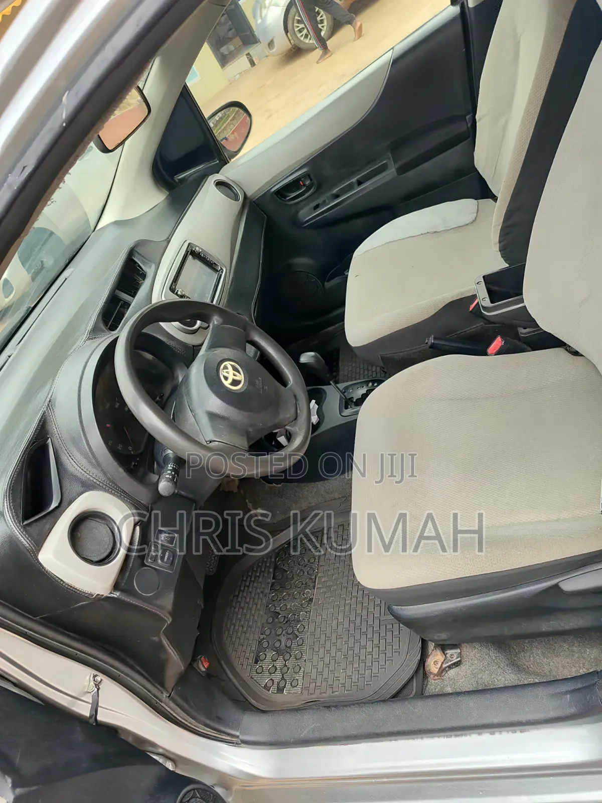Toyota Vitz 2012 Silver