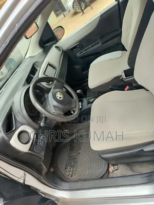 Toyota Vitz 2012 Silver