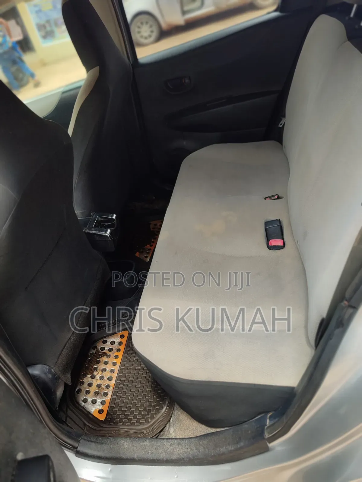 Toyota Vitz 2012 Silver
