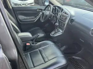 Toyota Matrix Hatchback FWD (1.8L 4cyl 5M) 2008 Gray