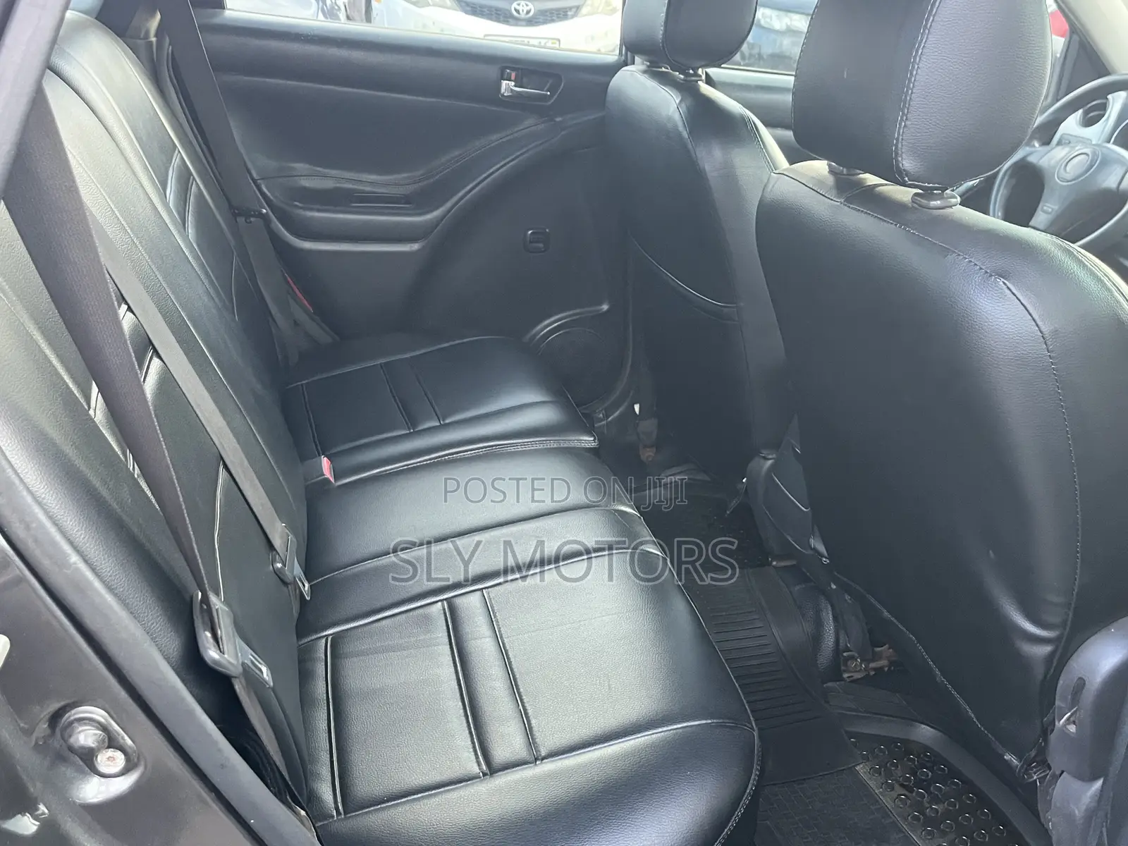 Toyota Matrix Hatchback FWD (1.8L 4cyl 5M) 2008 Gray