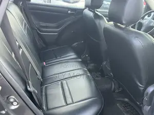 Toyota Matrix Hatchback FWD (1.8L 4cyl 5M) 2008 Gray