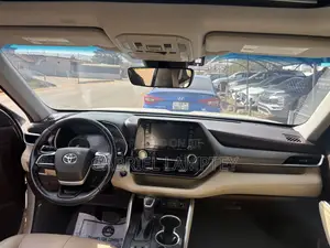 Toyota Highlander XLE AWD 2020 White