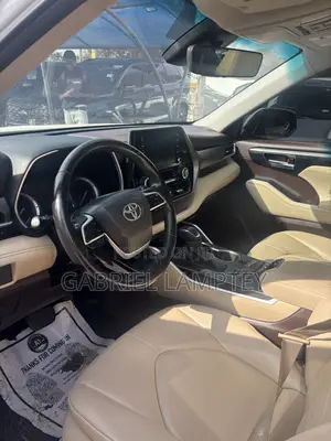 Toyota Highlander XLE AWD 2020 White