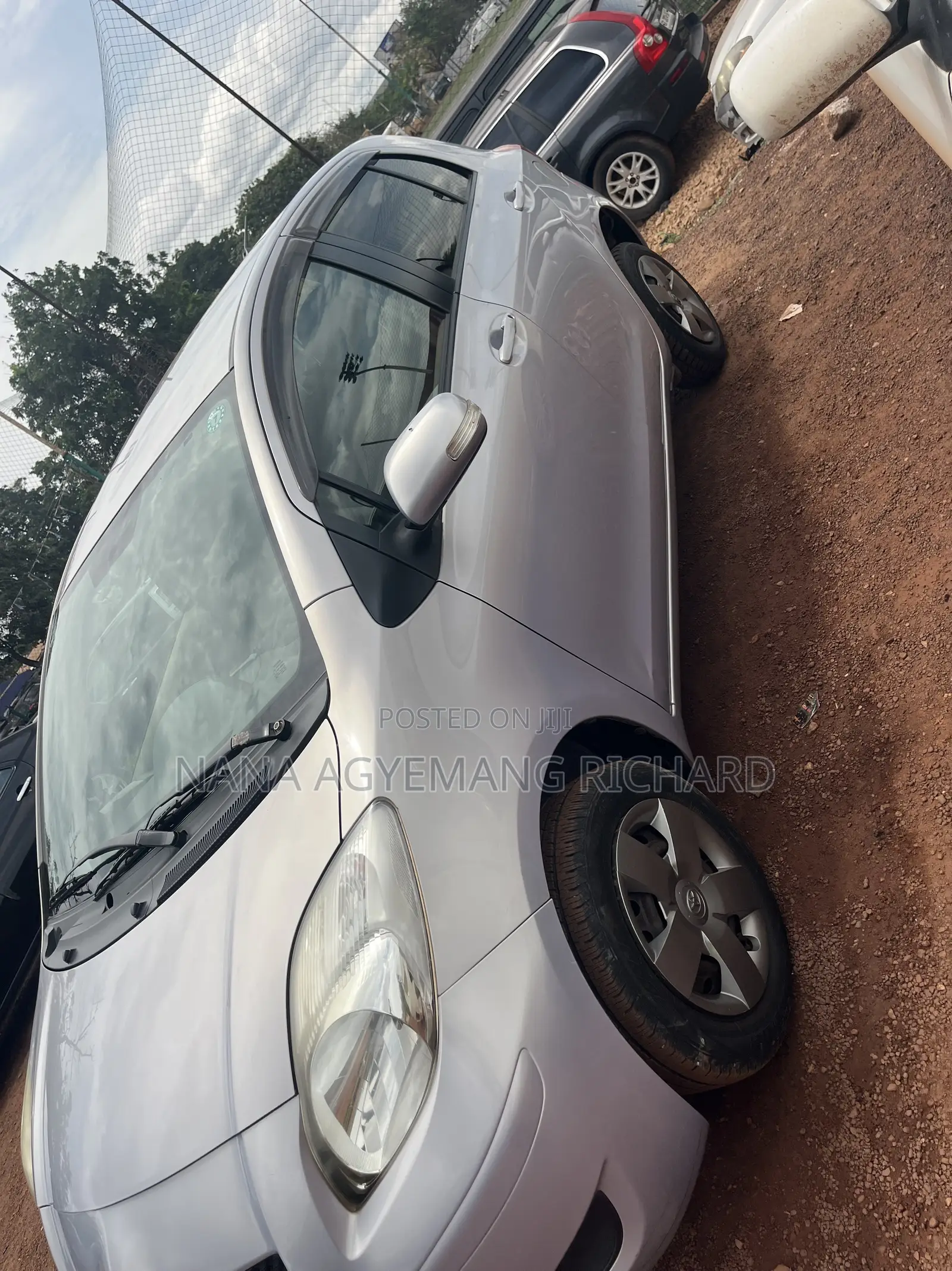 Toyota Vitz 1.3 FWD 5dr 2010 Silver
