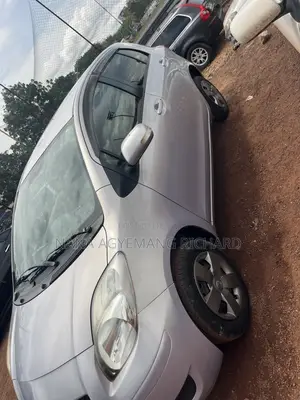 Toyota Vitz 1.3 FWD 5dr 2010 Silver