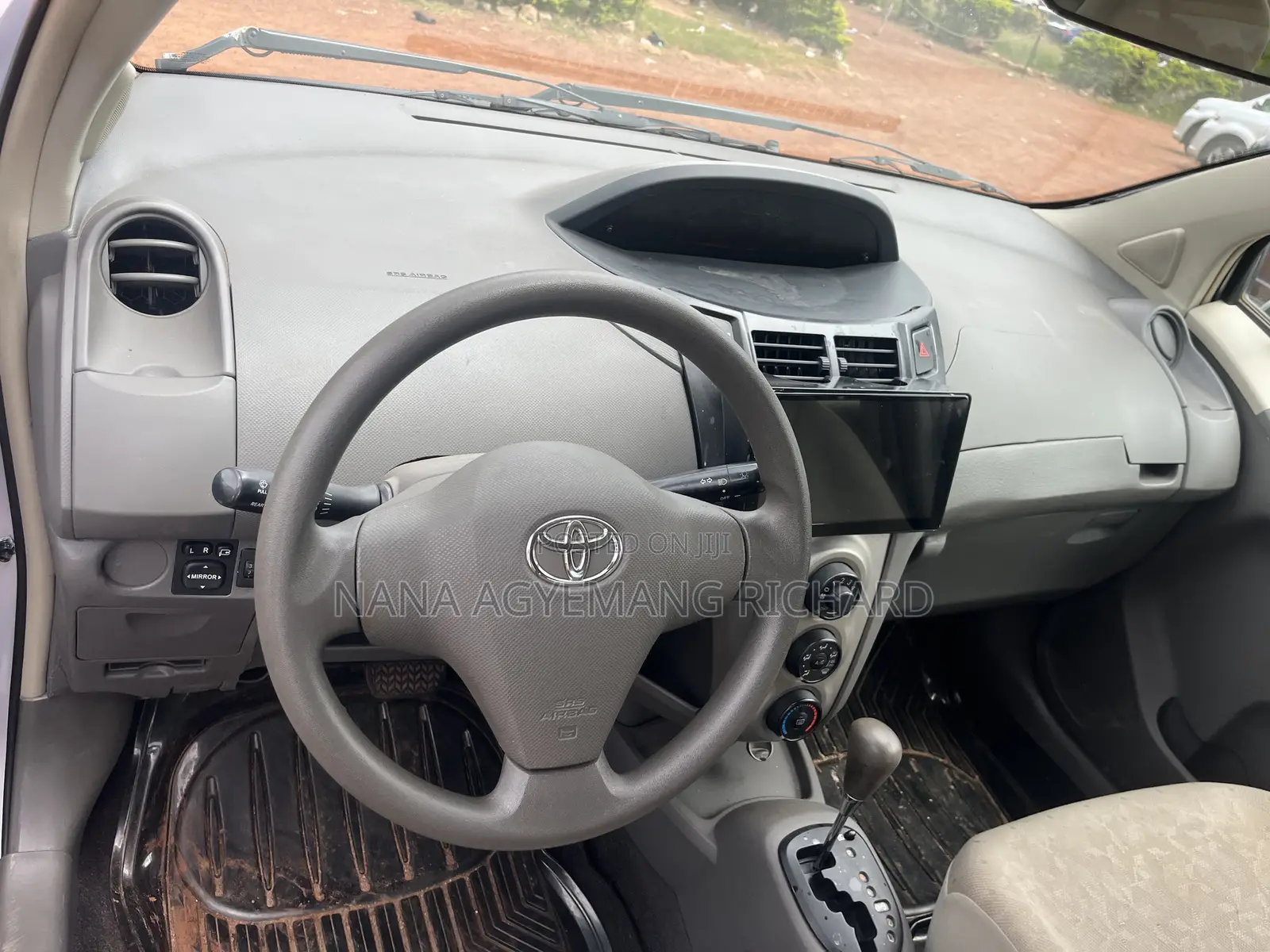 Toyota Vitz 1.3 FWD 5dr 2010 Silver
