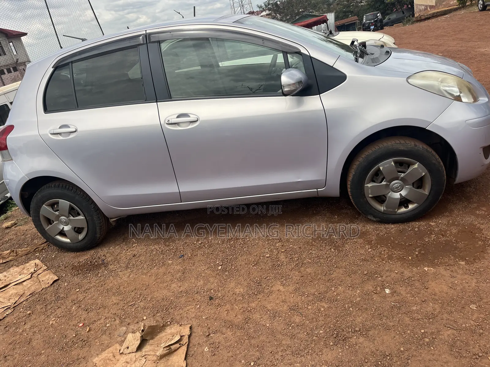 Toyota Vitz 1.3 FWD 5dr 2010 Silver