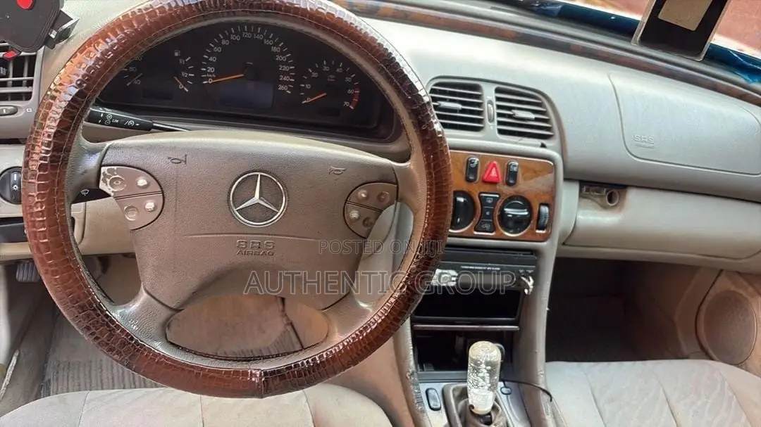 Mercedes-Benz CLK 2000 Silver
