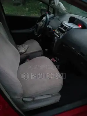 Toyota Vitz 1.5 FWD 5dr 2010 Red