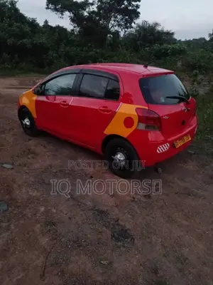 Toyota Vitz 1.5 FWD 5dr 2010 Red