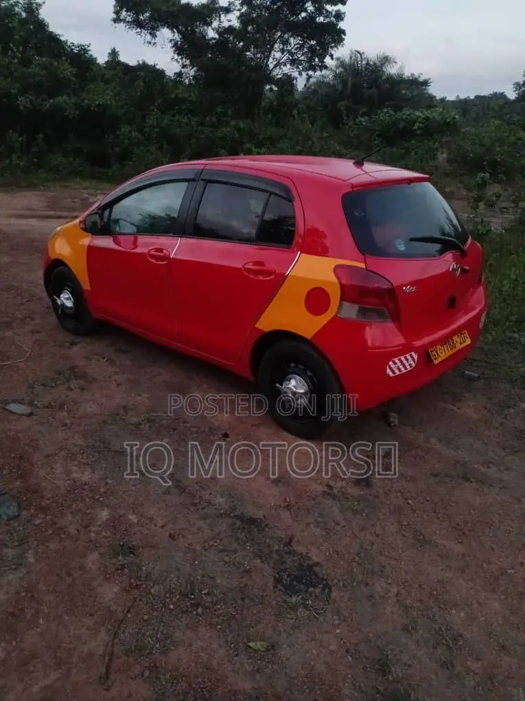 Toyota Vitz 1.5 FWD 5dr 2010 Red