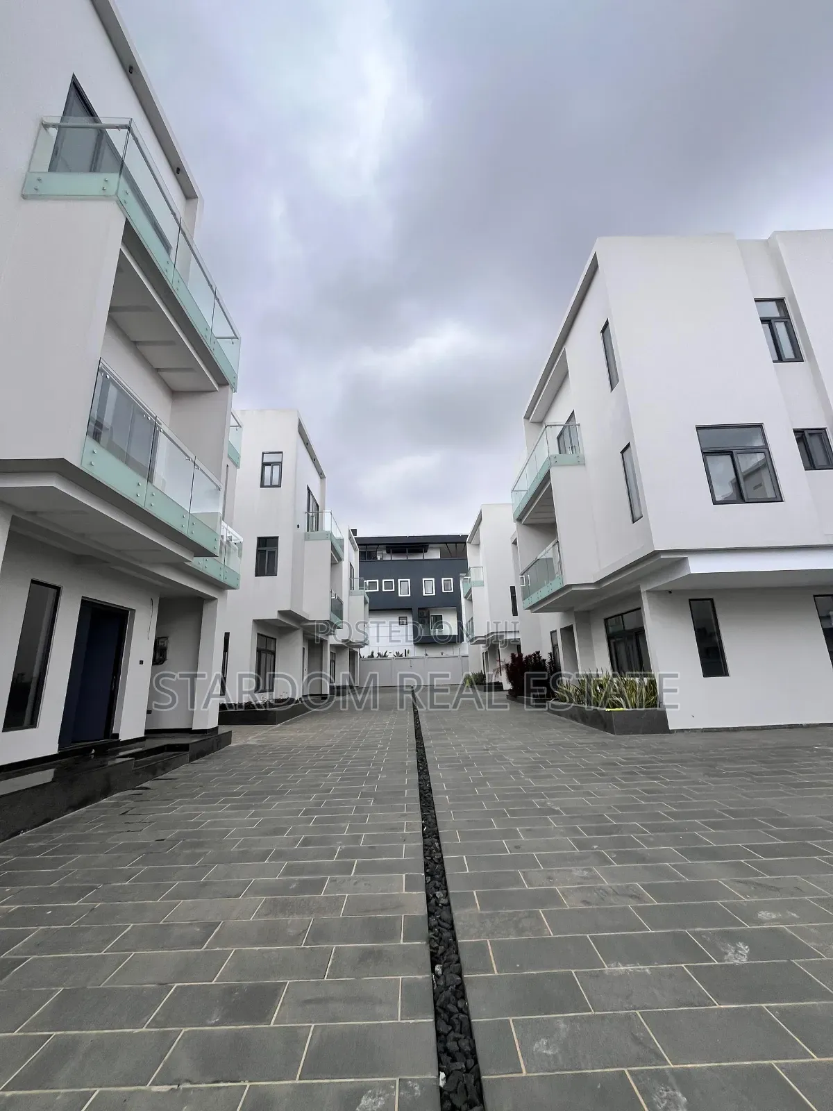 4bdrm Townhouse / Terrace in East Legon Lagos, Bawaleshie for rent