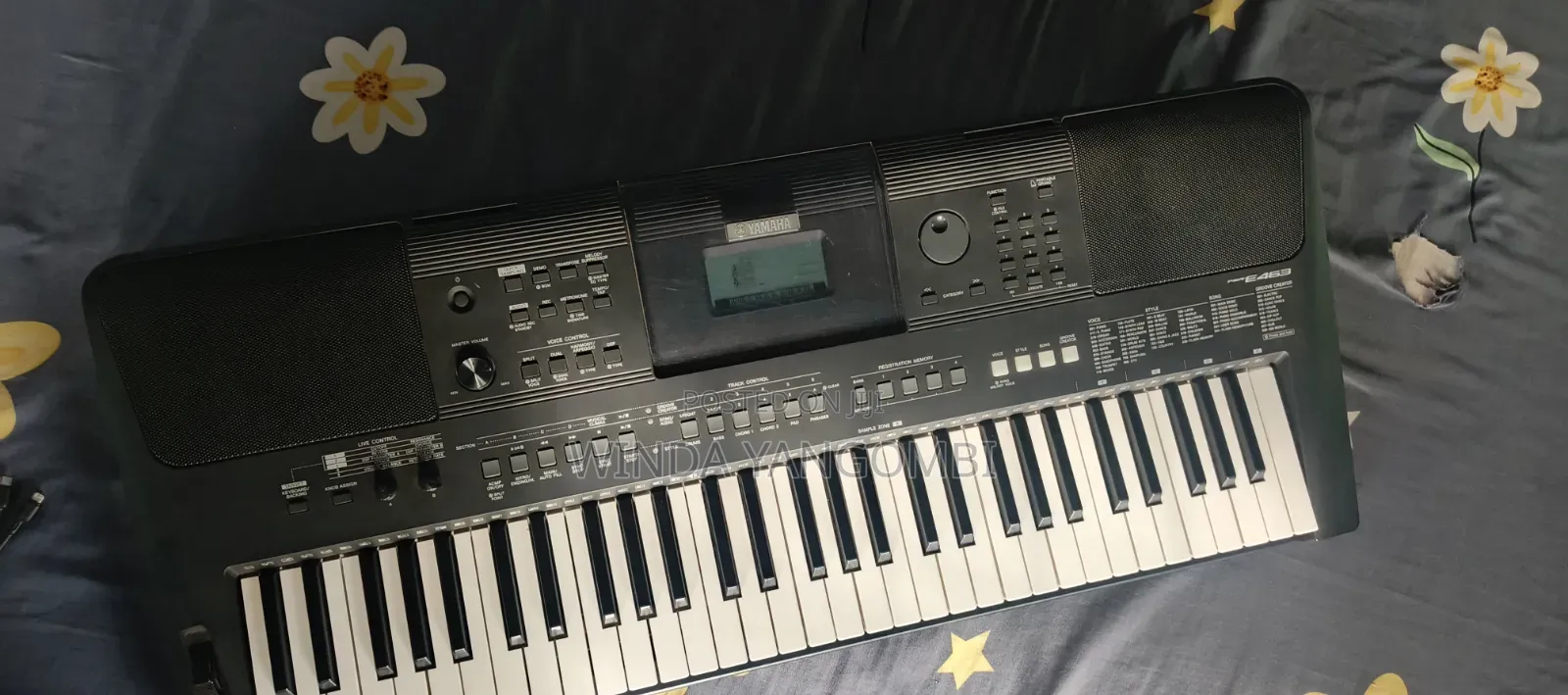 Yamaha PSR-E463 KEYBOARD With Stand, Charger and Bag- LIKE NEW