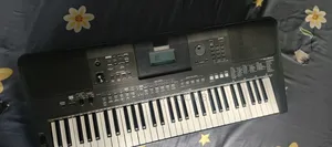 Yamaha PSR-E463 KEYBOARD With Stand, Charger and Bag- LIKE NEW