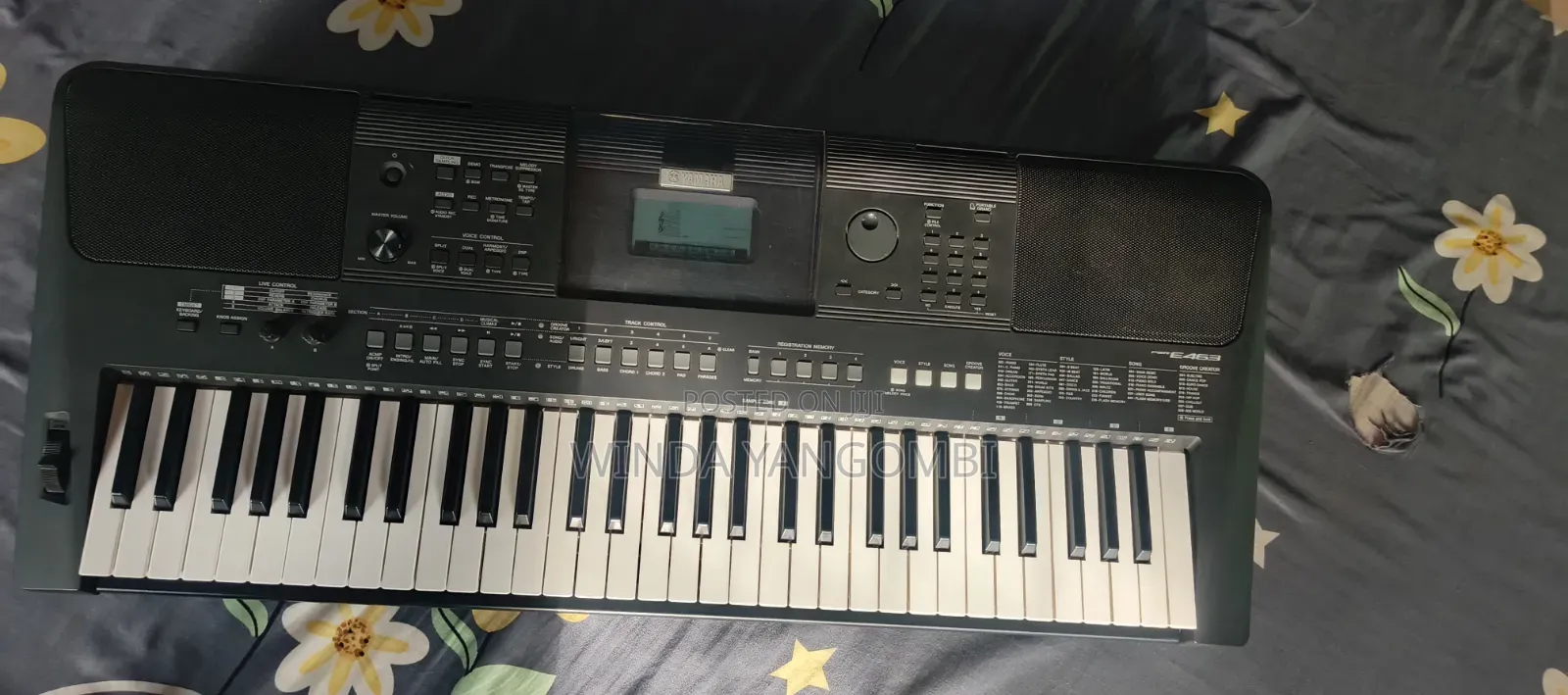 Yamaha PSR-E463 KEYBOARD With Stand, Charger and Bag- LIKE NEW