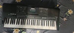 Yamaha PSR-E463 KEYBOARD With Stand, Charger and Bag- LIKE NEW