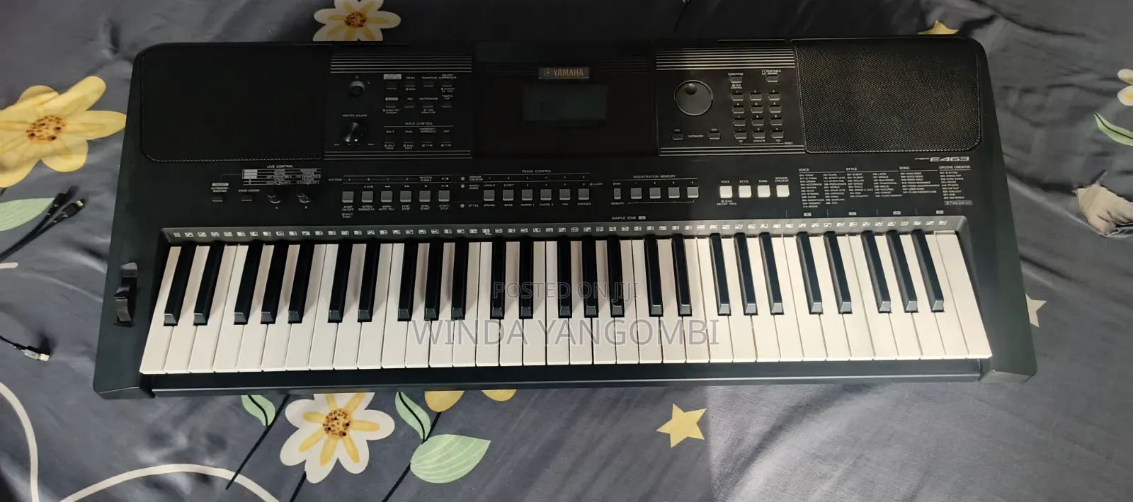 Yamaha PSR-E463 KEYBOARD With Stand, Charger and Bag- LIKE NEW