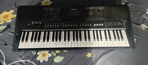 Yamaha PSR-E463 KEYBOARD With Stand, Charger and Bag- LIKE NEW