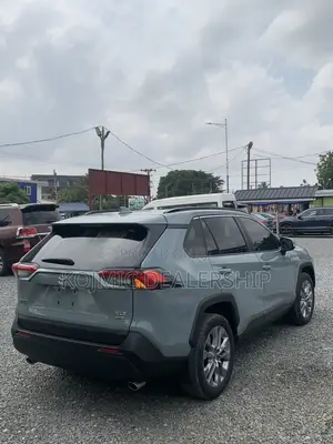 Toyota RAV4 XLE 2022 Green