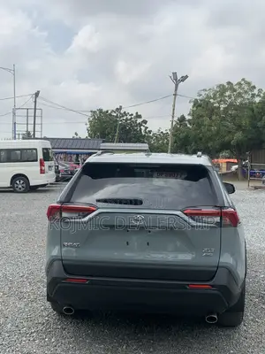 Toyota RAV4 XLE 2022 Green