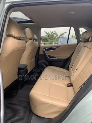 Toyota RAV4 XLE 2022 Teal