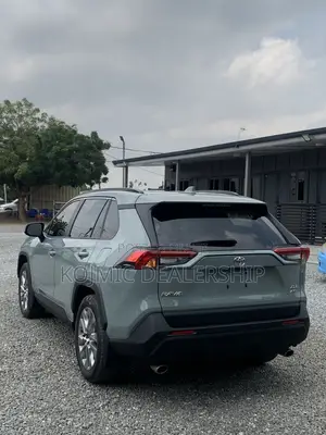 Toyota RAV4 XLE 2022 Green