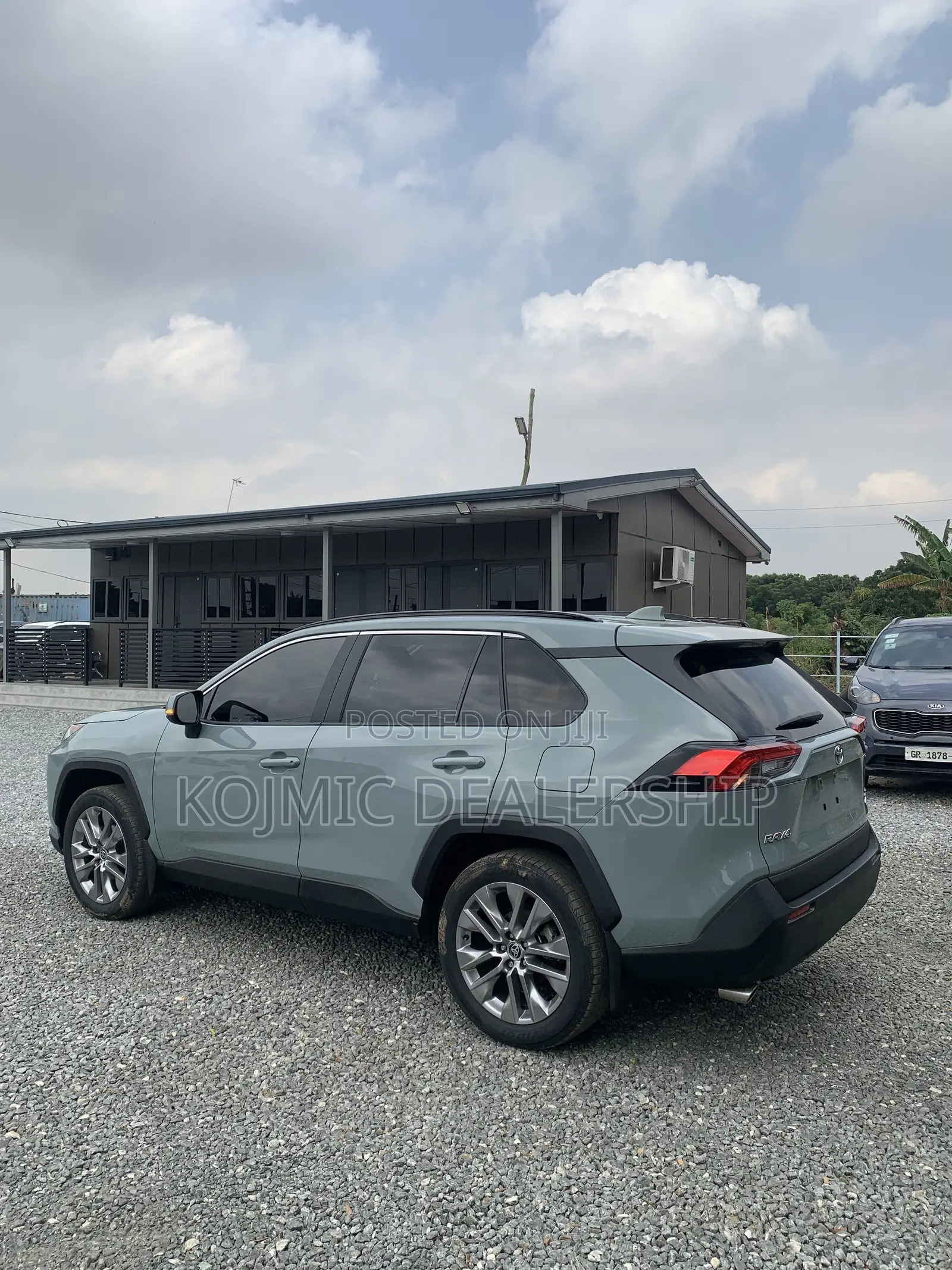 Toyota RAV4 XLE 2022 Green