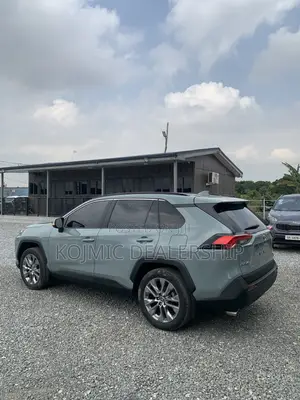 Toyota RAV4 XLE 2022 Green