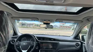 Toyota Corolla SE (1.8L 4cyl 6M) 2019 Matt Black