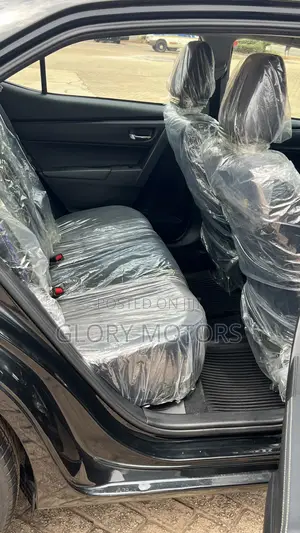 Toyota Corolla SE (1.8L 4cyl 6M) 2019 Matt Black