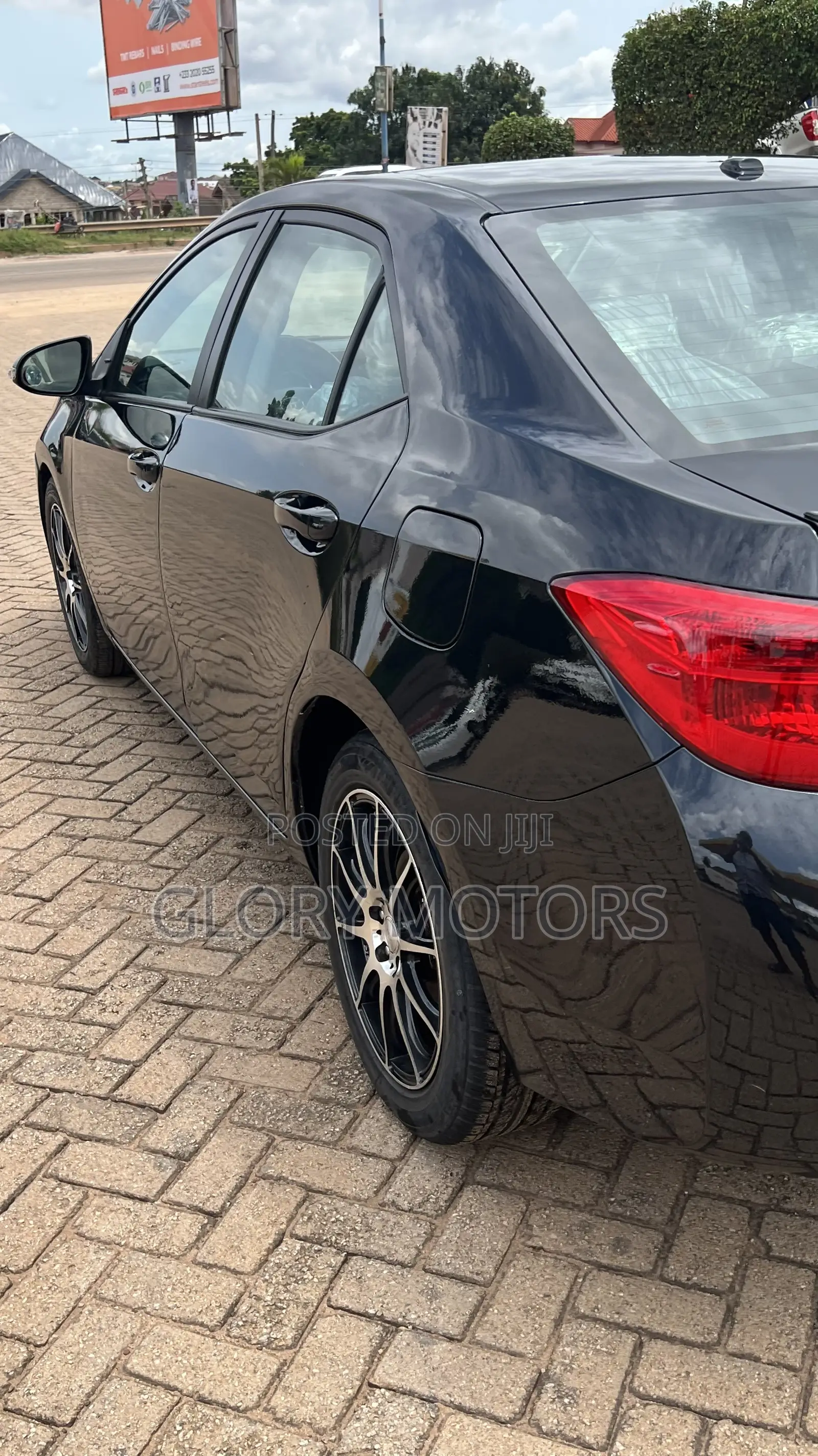 Toyota Corolla SE (1.8L 4cyl 6M) 2019 Matt Black