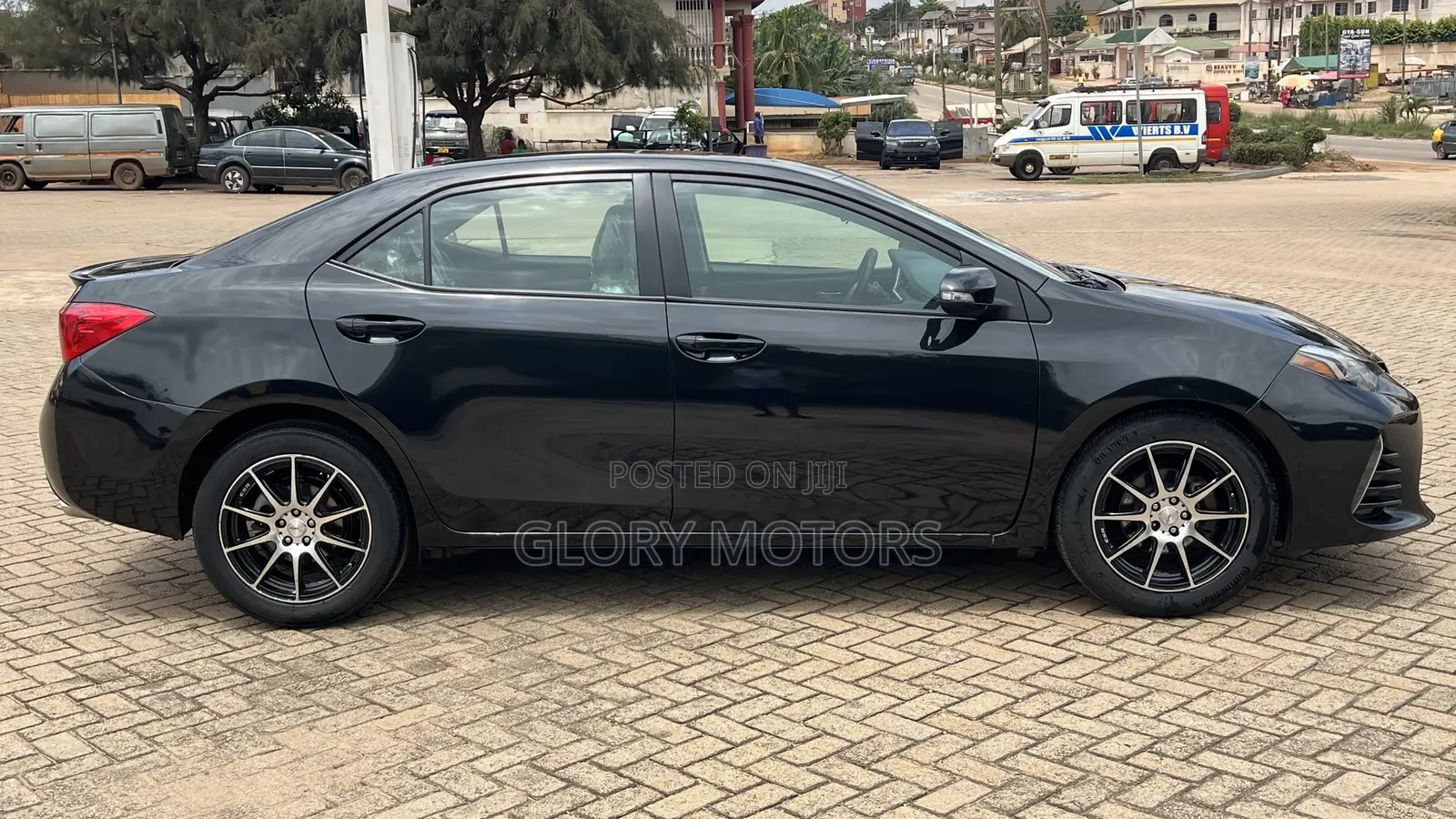 Toyota Corolla SE (1.8L 4cyl 6M) 2019 Matt Black