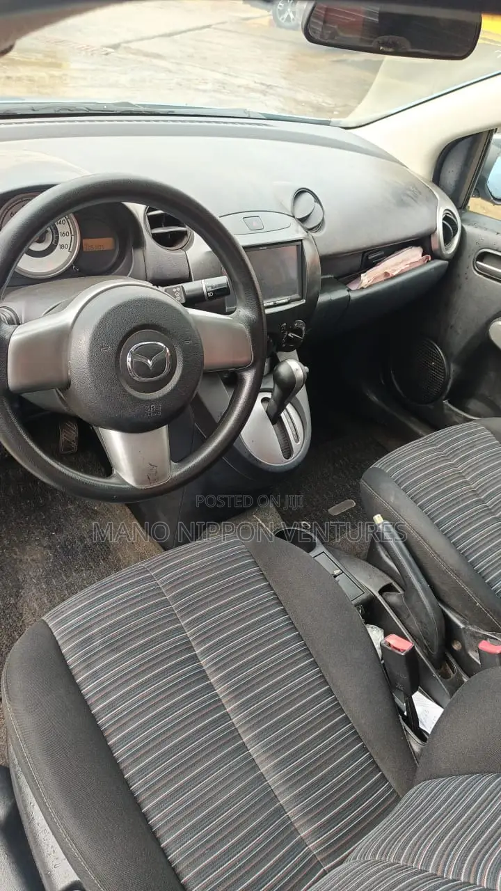 Mazda Demio 2013 Blue