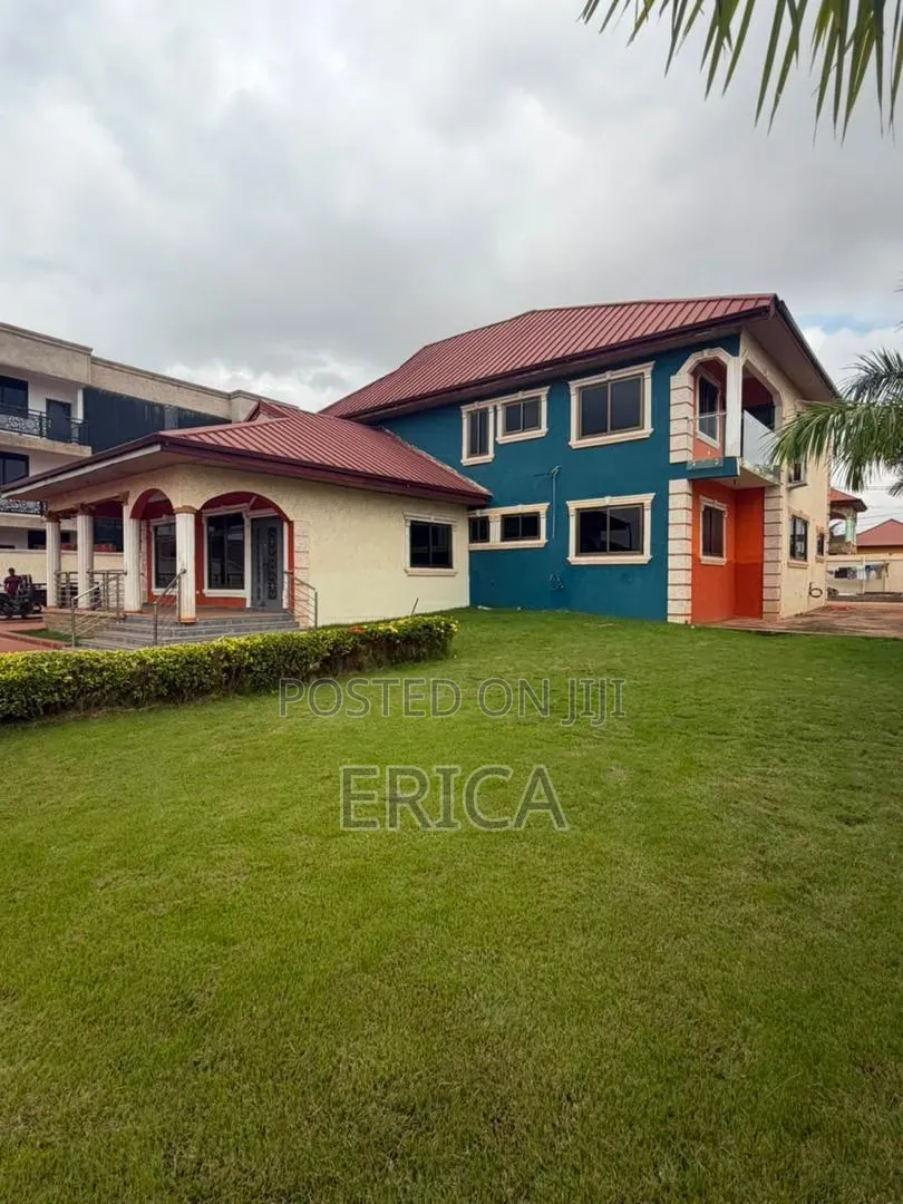 9bdrm House in Golf City, Community 25 for sale