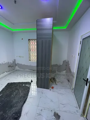 1bdrm Room & Parlour in Lakeside Comm 1 for rent