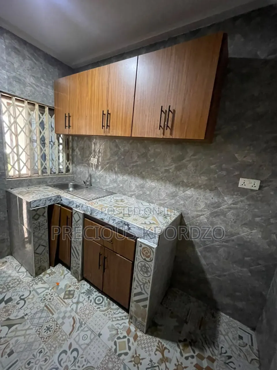 1bdrm Room & Parlour in Lakeside Comm 1 for rent